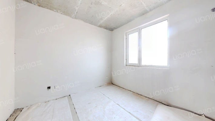 三居双卫 交通方便 小区绿化好 视野好-卧室A