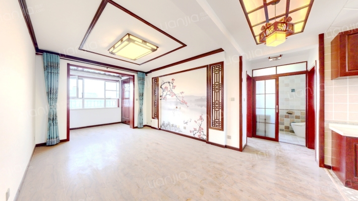 此房是满二年的，经典南北三居室，自住装修标准-客厅