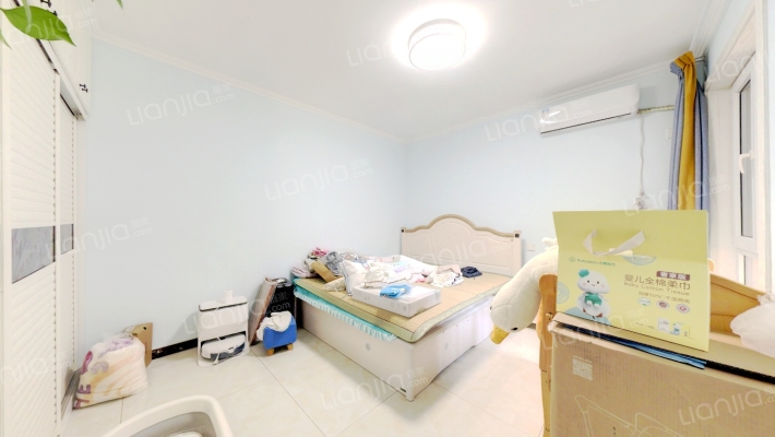 小区24小时安保，房子精装没怎么住，拎包入住-卧室A