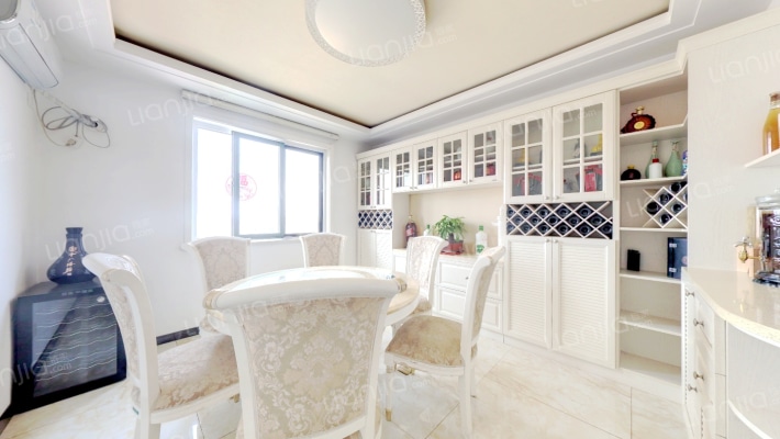 中高楼层 采光好 无尾款 两套房子打通 大平层-餐厅