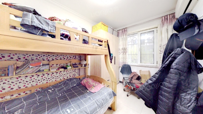 此房房本满五唯一，税费低，华阳路，紧挨二康医院-卧室A