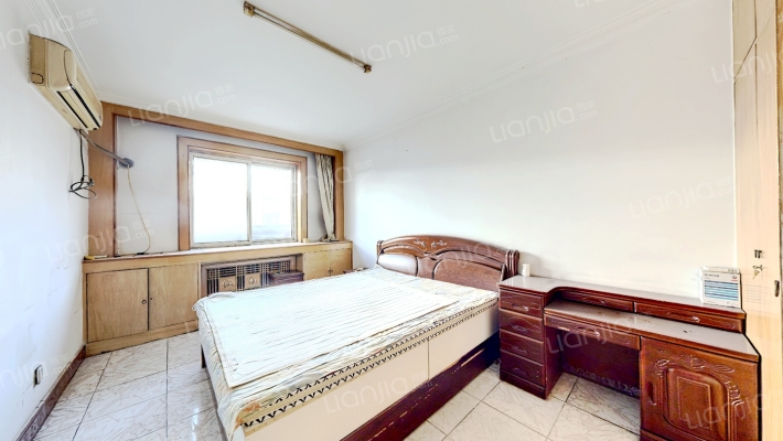 此房楼层好，视野宽阔，采光充足。。-卧室