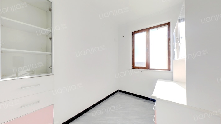 南向3居 精装修 户型方正 中间楼层采光充足-卧室B