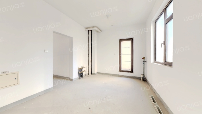 高铁商圈 鸿坤理想湾叠拼别墅 一层带前后花园-卧室C