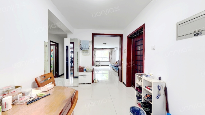 印象城旁边一层带小院带地下室南北通透大两居-餐厅