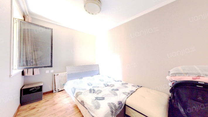 精装修 满二 中层 拎包入住 南向大2居 装修时间长-卧室A