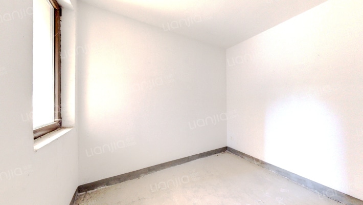 鸿坤南区，一层带 院，采光好，主卧宽敞，明亮-卧室A