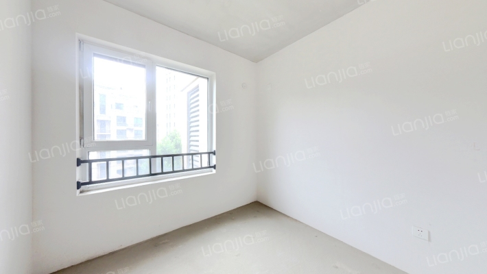 桃源新都孔雀城。南北通透三居，中高楼层，采光通风好-卧室B