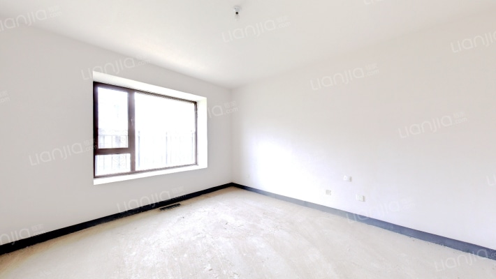 鸿坤洋房三居室   电梯入户  全明格局   满二年-卧室C