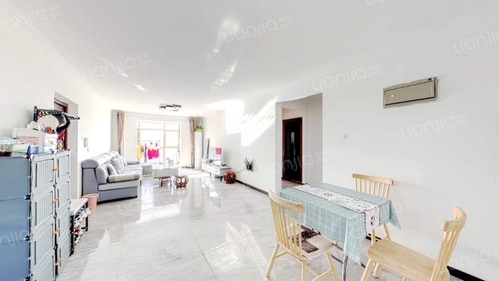 开发区惠友橙园三室两厅双卫精装修拎包入住南北通透-客厅