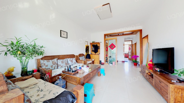 朝阳路南北通透三居，自住房，拎包入住-客厅