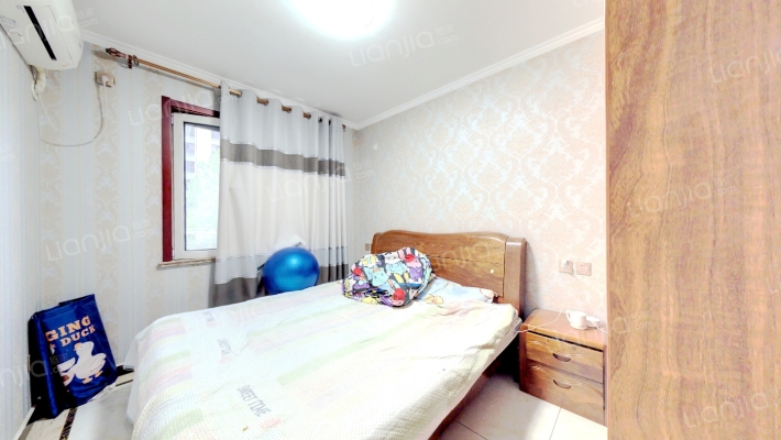 带30平米露台  南北通透精装三居-卧室B