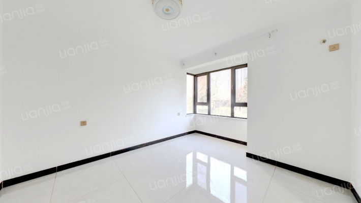 华阳路天伦湾嘉园，小区环境优美，集中供暖三居室。-卧室C