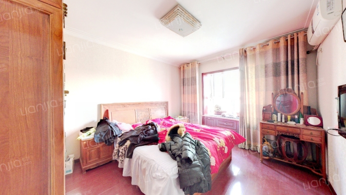 德信公园旁的房子，交通便利，景色优美，大两居-卧室A