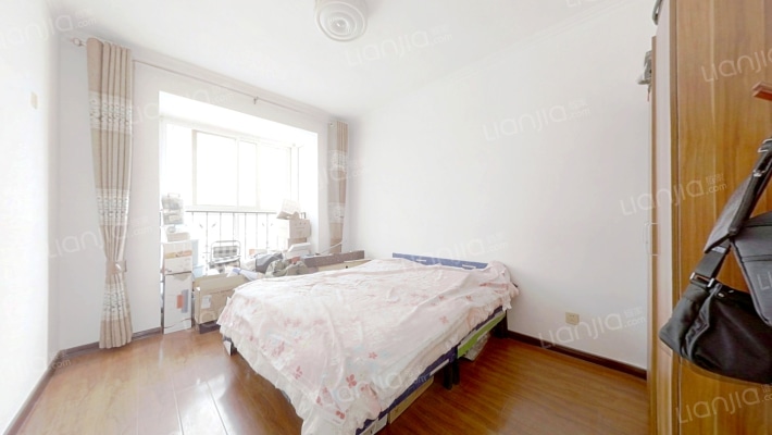 名流枫景洋房大三居双卫，南北通透，简单装修-卧室C