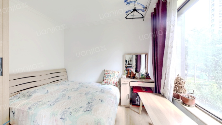 精装修，满二，经典南向小三居，低楼层，出行方便-卧室C