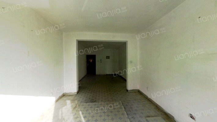 毛坯房随意装修，临范阳路，房本满二税费少。-客厅