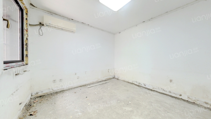 平安D区，全南两居室，阳光挺好的，新换的窗户，满五-卧室A