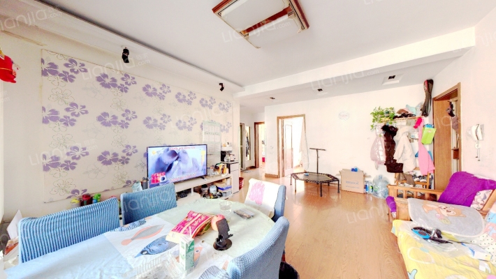 房子户型方正   位置佳好    交通便利     户型是比较-客厅