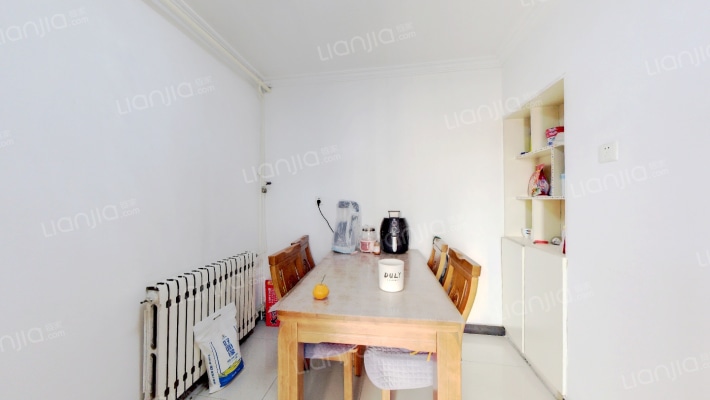 南北通透两居室，带露台，业主诚心出售，价格可议-餐厅