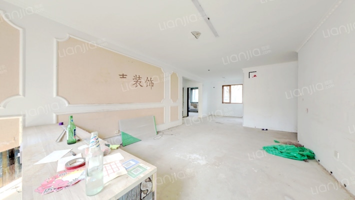 南北通透大三居，双卫，一层带院，-客厅