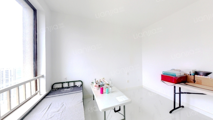 鸿坤理想湾  中高楼层三居  带装修满二-卧室C