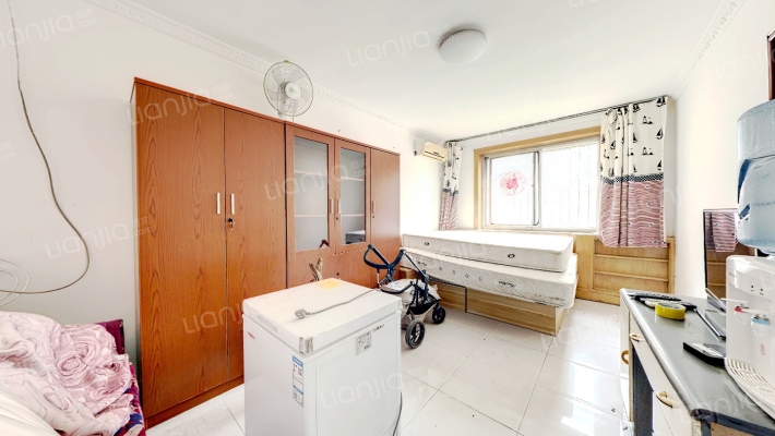 农行小区，1楼适合全龄人群居住。环境好-卧室