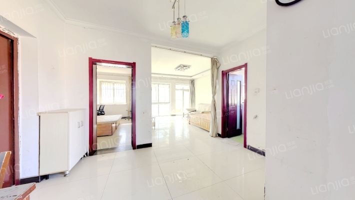 南北通透一居室，出门菜市场，集中供暖，满五唯一。-客厅