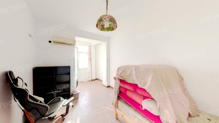 房本满五税少，一层带院子还带地下室，通透两居室-卧室A