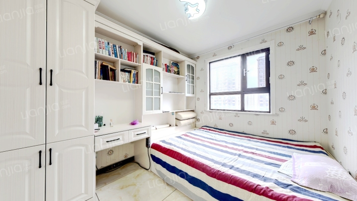 精装修 南北通透三居，楼间距大 70年产权-卧室A