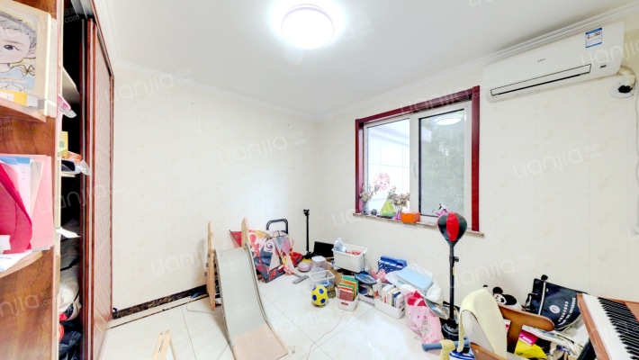 带30平米露台  南北通透精装三居-卧室A