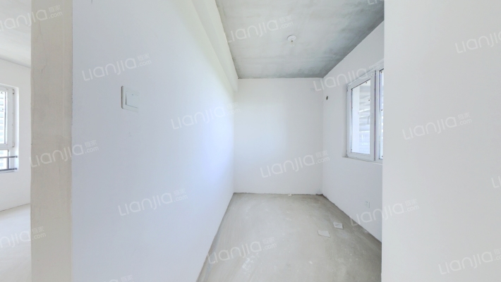 业主诚心出售，价格可谈，南北通透三居室，小区环境好-卧室C