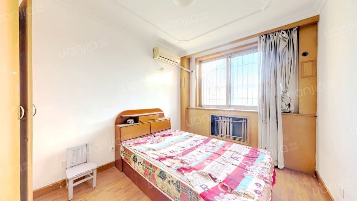 房子为70年大产权，此房满五唯一-卧室C