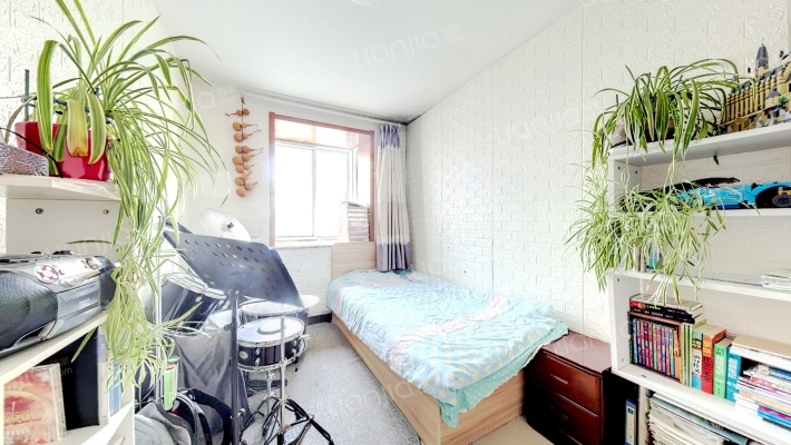 七十年大产权   南北户型  房本满五不唯一-卧室A