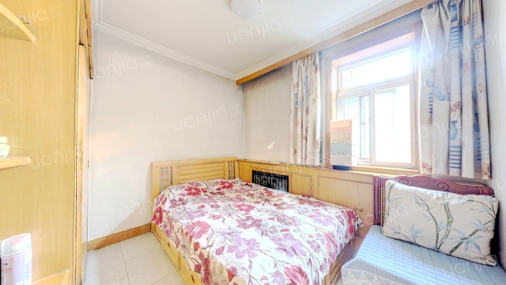 建设路上南北通透三居一层带小房出售-卧室B