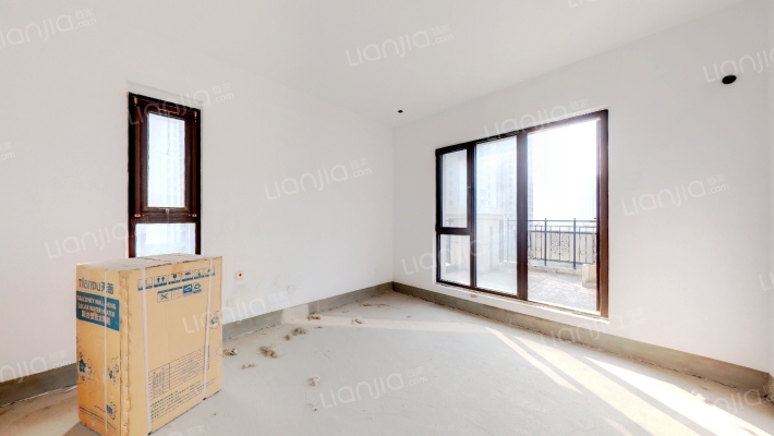 此房满二，南北通透格局，楼层好视野开阔，明厨名卫。-卧室A