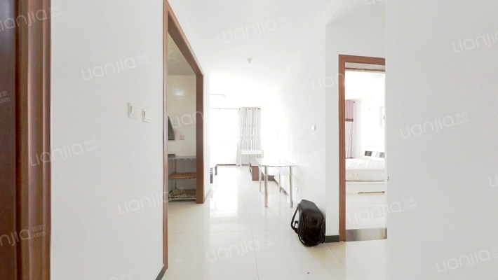 房子中间好楼层没有遮挡，精装修-客厅