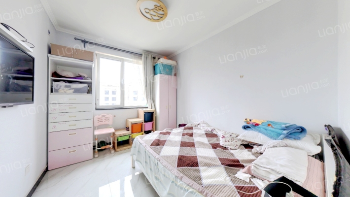 南北通透大三居室 带独立防火门.视野采光好 精装自住-卧室B