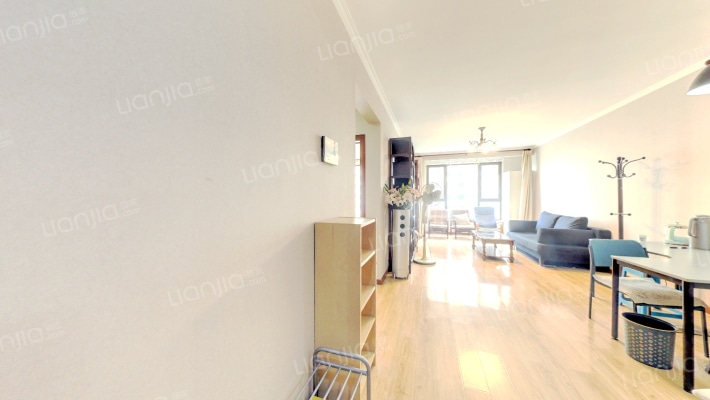 鸿坤南向两居室  精装修   中间楼层  随时看房-客厅