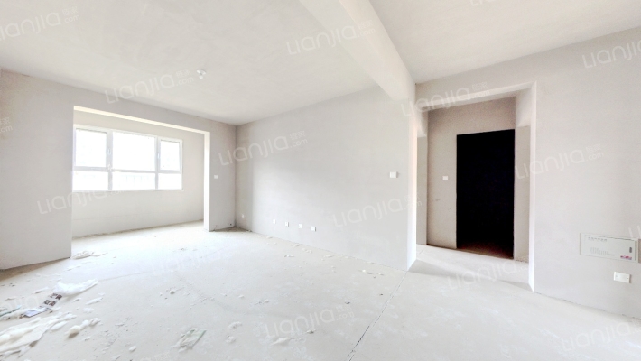 南北三居室，户型方正，小区人车分流-客厅