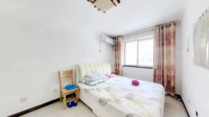 一层带小院，带地下室，带地下车位，简单装修。-卧室A