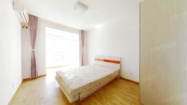 房子属于 南北通透三居中间楼层家具家电齐全拎包入住-卧室C