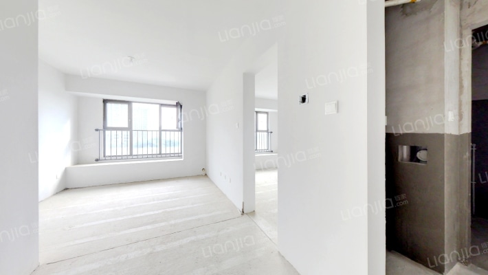 此房是边户，毛坯房，随意装修，名厨双明卫-客厅