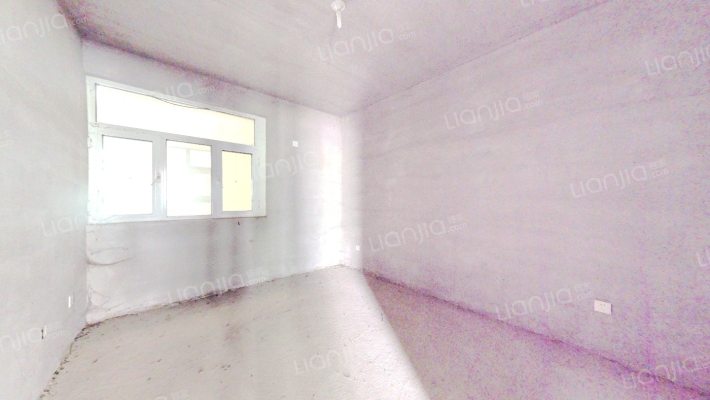 房子是四居室，是一个下跃，南北通透-卧室C