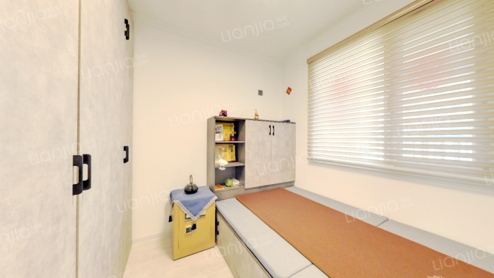 20万精装有房本通透的两居 定制家具-卧室B