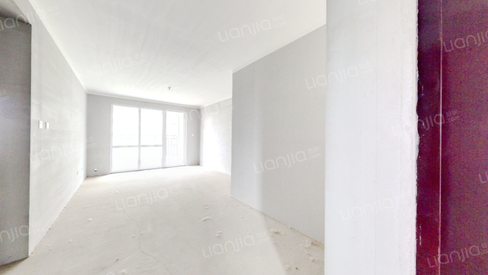 高铁板块一梯两户，洋房带阳台。-客厅