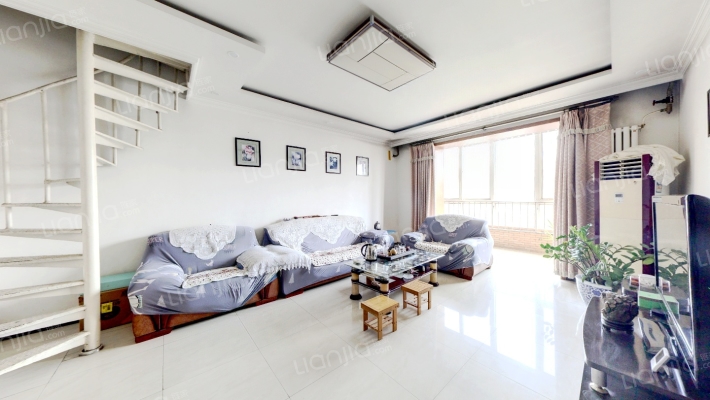 朝阳路旁 水乡园南北通透两居室  带阁楼地下室-客厅