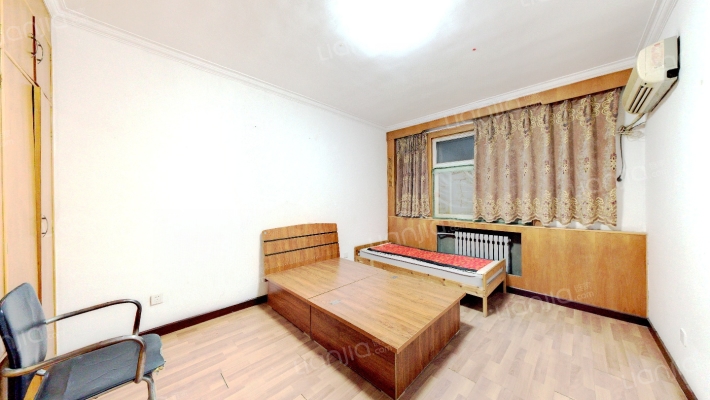 平安大街的板楼南北通透三居室85万-卧室A