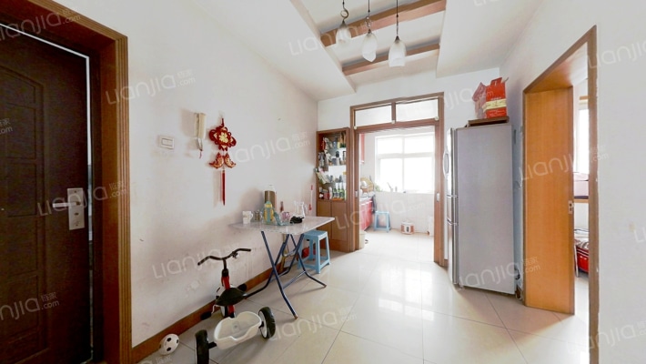 南北通透大两居，精装修，自住标准，采光好-餐厅