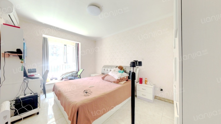 天地新城，房本满五唯一，采光好业主诚心出售-卧室A